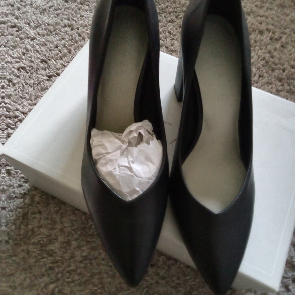 1.State block heel shoes  in soft lether